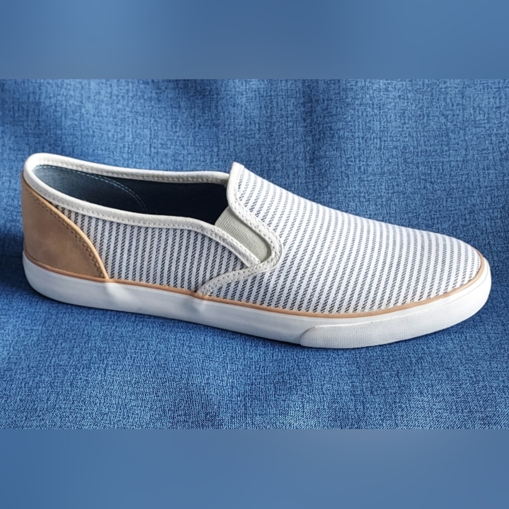 American Eagle size 10 canvas leather flats